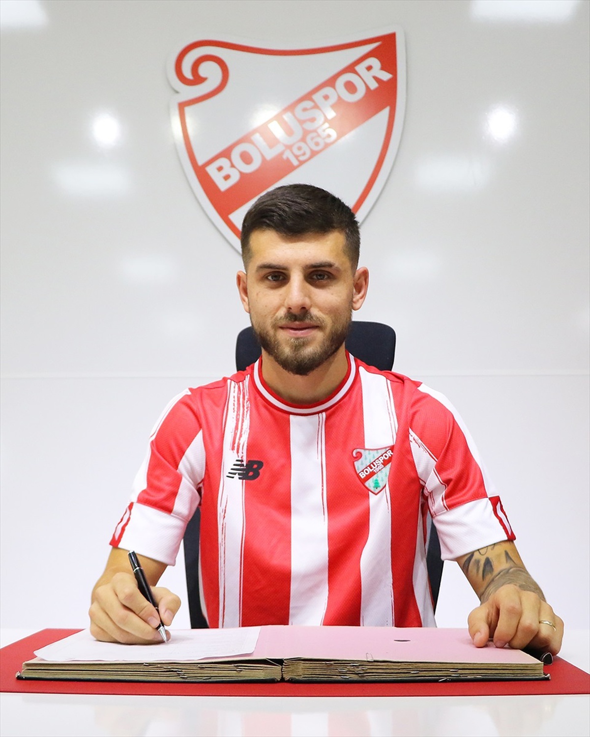 Boluspor, sol bek Enes Alıç\'ı renklerine bağladı