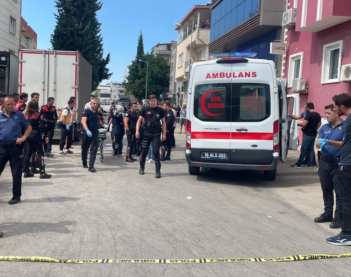 Bıçaklı kavgada 3 kişi yaralandı
