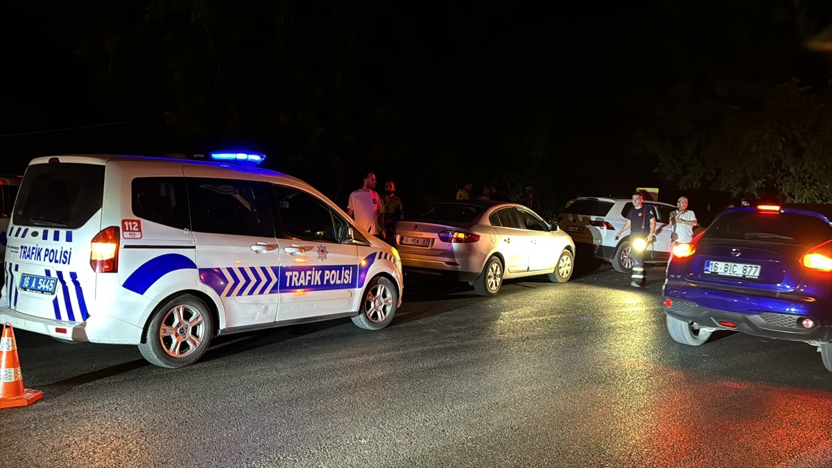 Bursa\'da trafik kazası: 3 kişi yaralandı