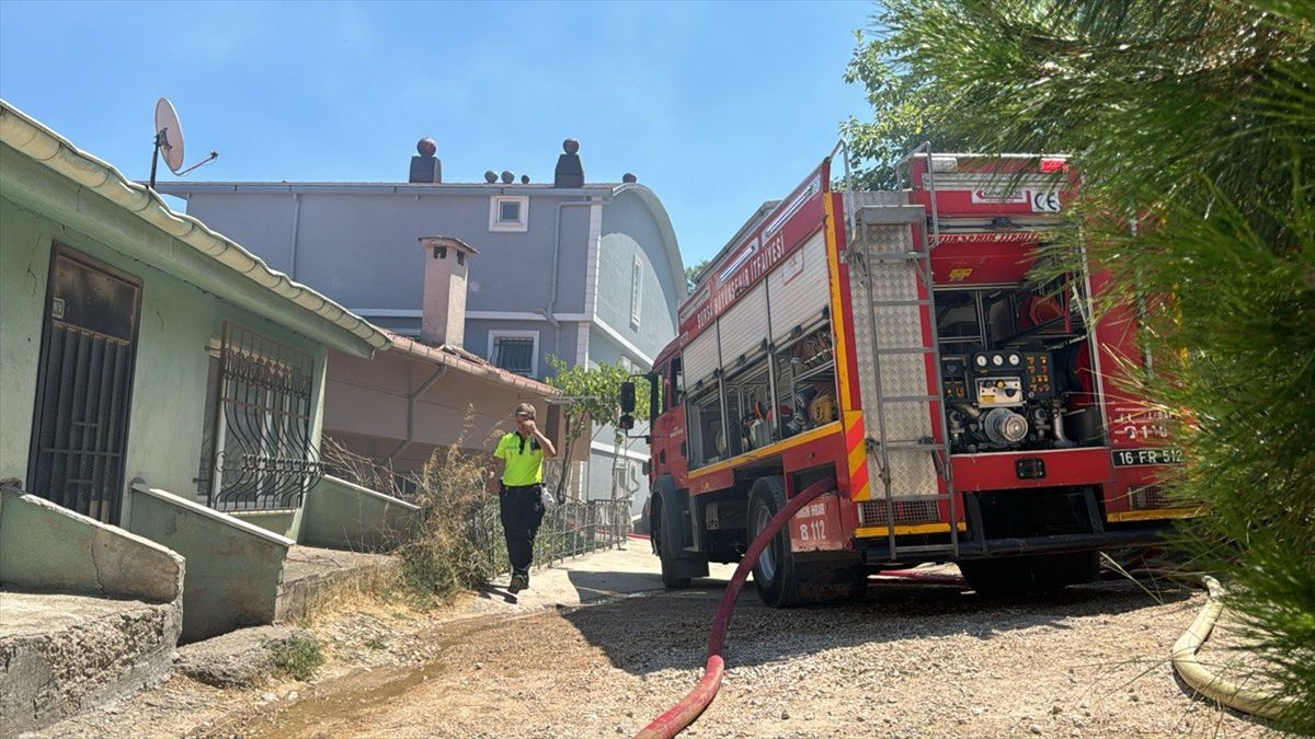 Bursa\'da çıkan yangın itfaiye ekiplerince söndürüldü