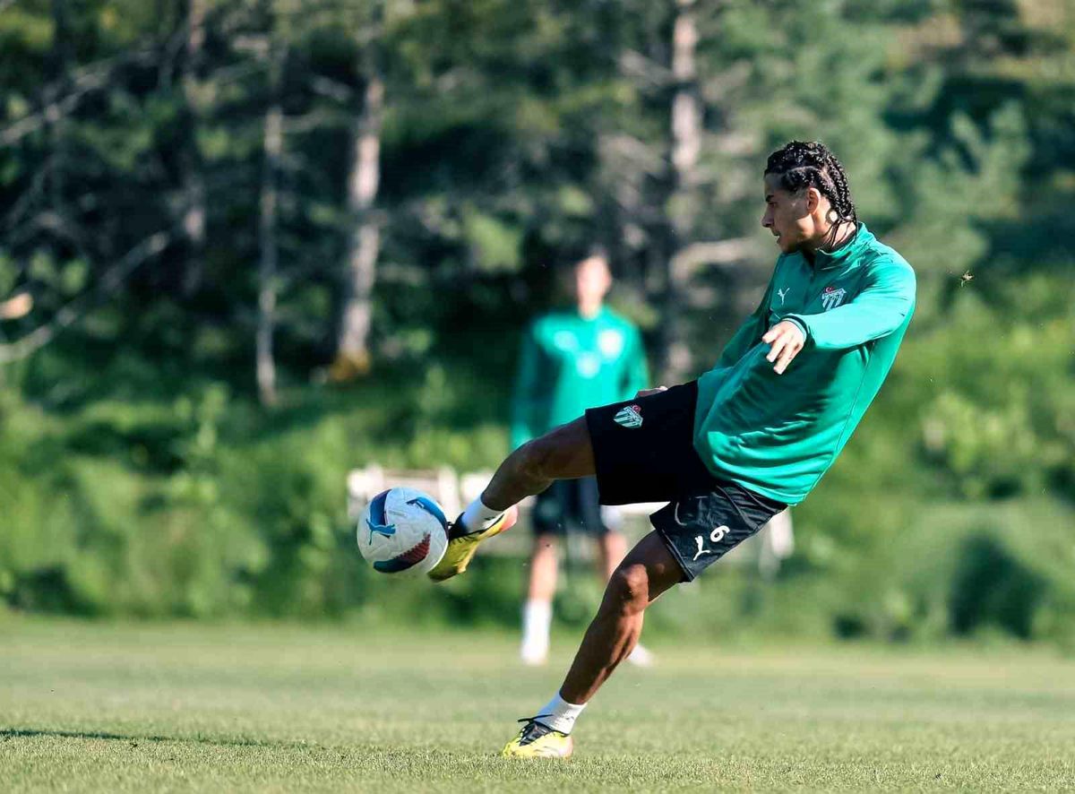 Bursaspor Bolu kampında şut çalışması gerçekleştirdi