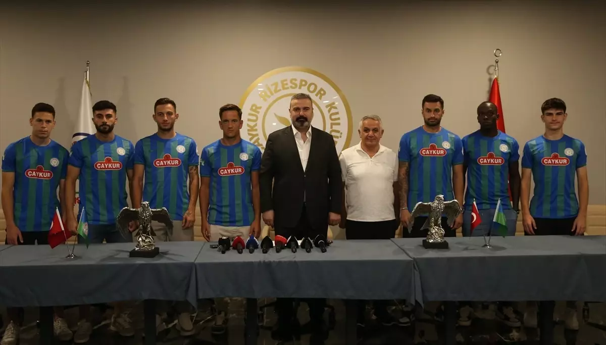 Çaykur Rizespor, yeni transferler için imza töreni düzenledi