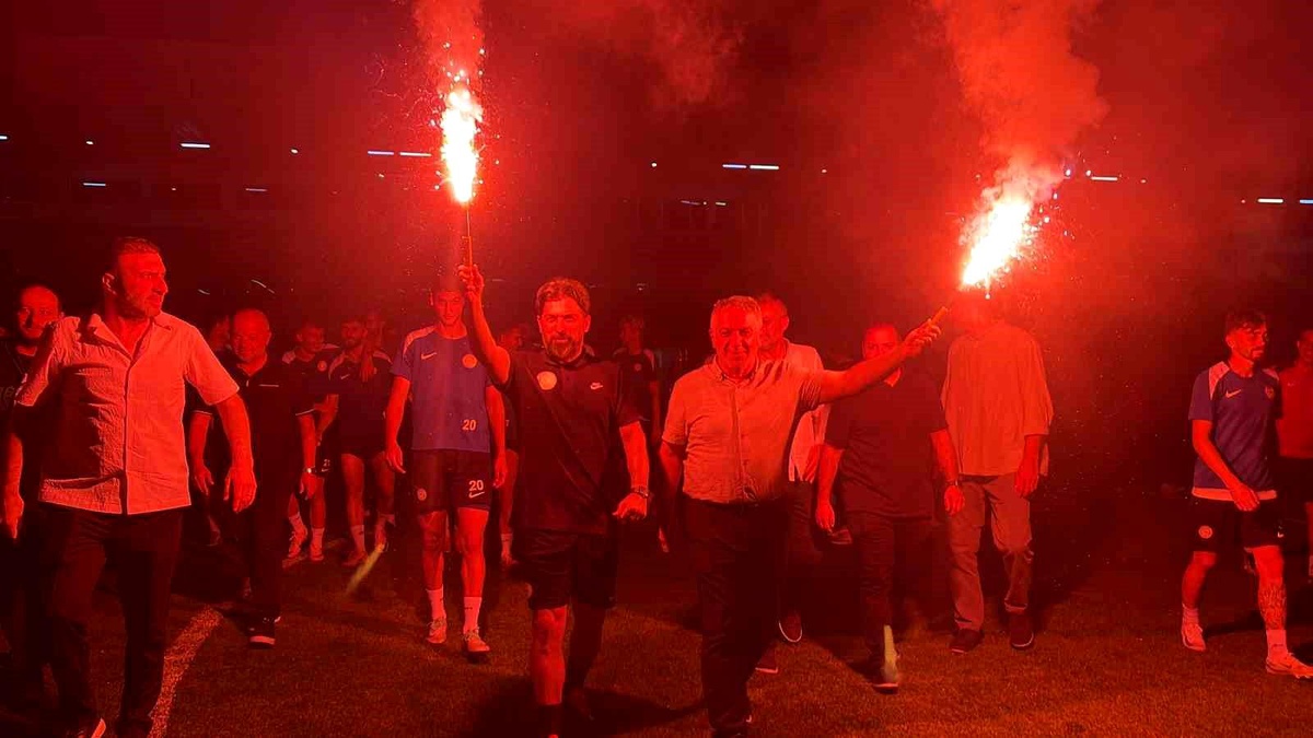 Çaykur Rizespor, taraftarı ile stadyumunda buluştu
