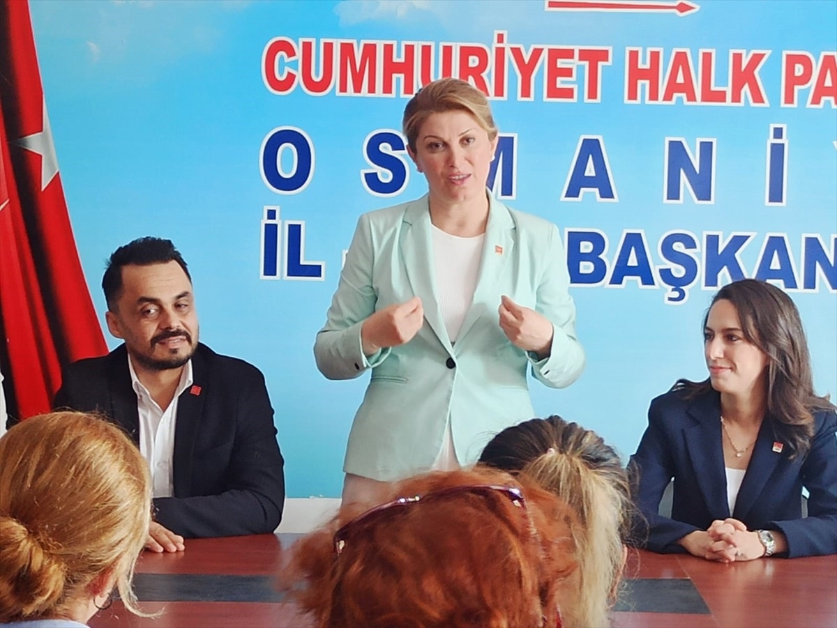 CHP Kadın Kolları Genel Başkanı Asu Kaya Osmaniye\'de Partililerle Buluştu