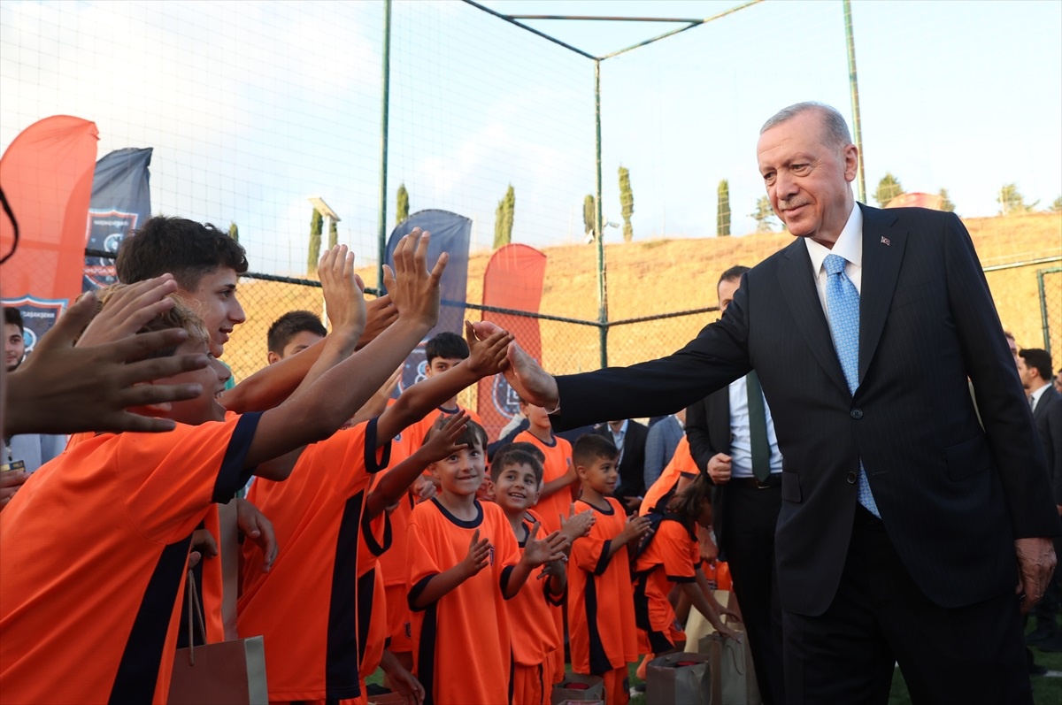 Cumhurbaşkanı Erdoğan, Başakşehir Futbol Akademisi ve Kupa Meydanı\'nın açılışında konuştu: (2)