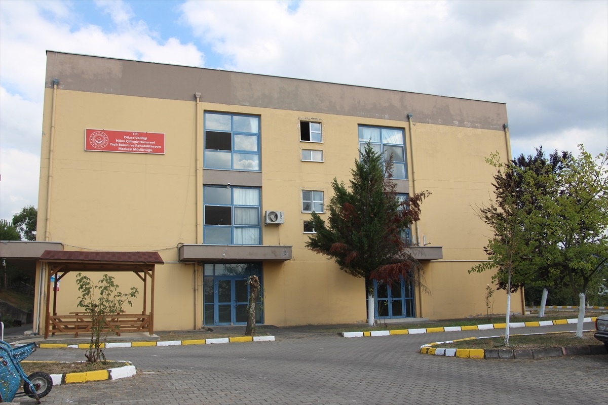 Düzce\'de Huzurevinde Dondurma Şenliği