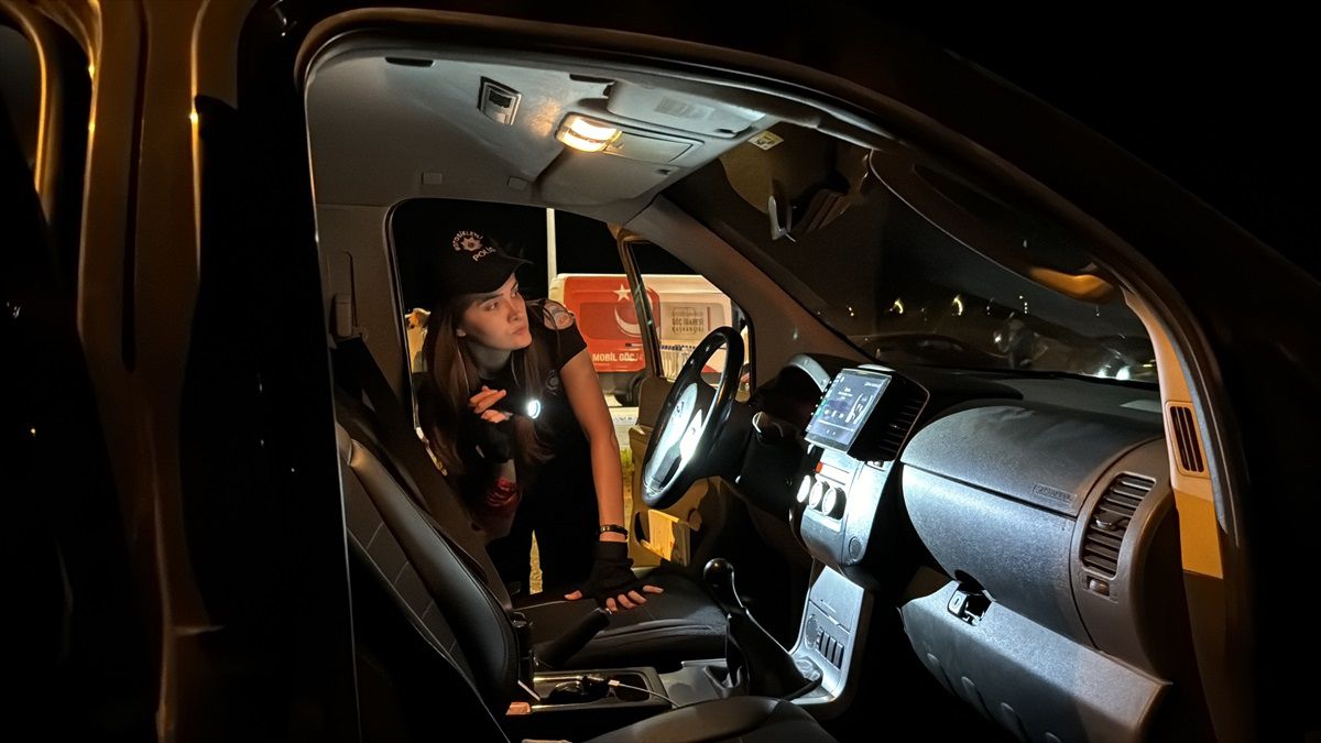 Edirne\'de polis ile il göç idaresi ekipleri ortak denetim yaptı