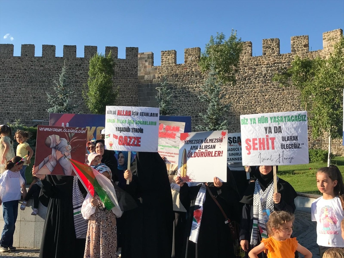 Erzurum\'da İsrail\'in Gazze\'ye saldırılarını protesto eden sağlık çalışanları 39 haftadır yürüyor