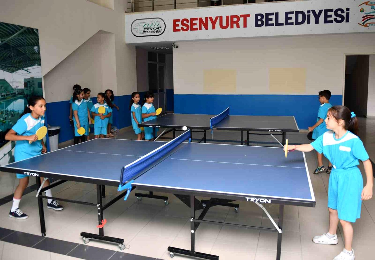 Esenyurt Belediyesi Yaz Spor Okulları\'nda Çocuklar Hem Eğleniyor Hem Öğreniyor