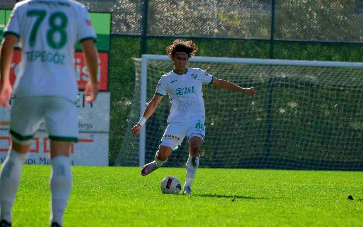 Yiğit Fidan, Bursaspor\'a veda etti