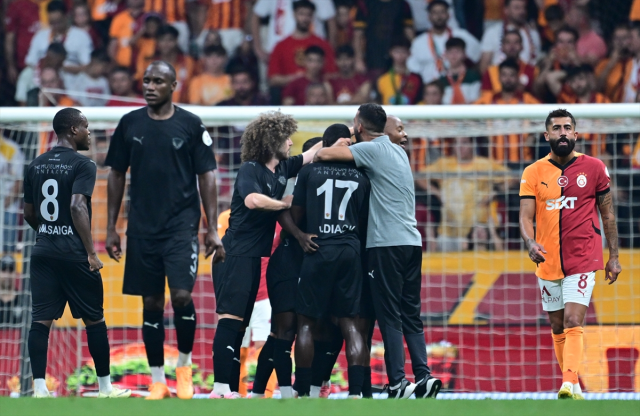 Galatasaray, sezonun açılış maçında Hatayspor'u 2-1 yendi