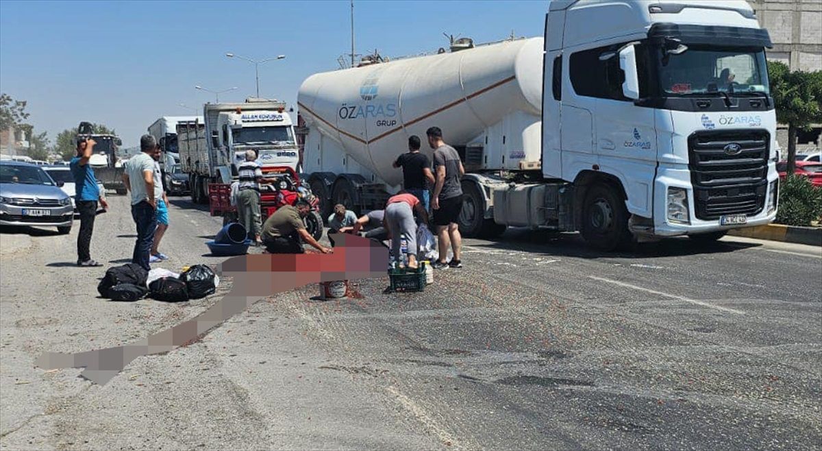 Gaziantep\'te sepetli motosiklet devrildi, 4 kişi yaralandı