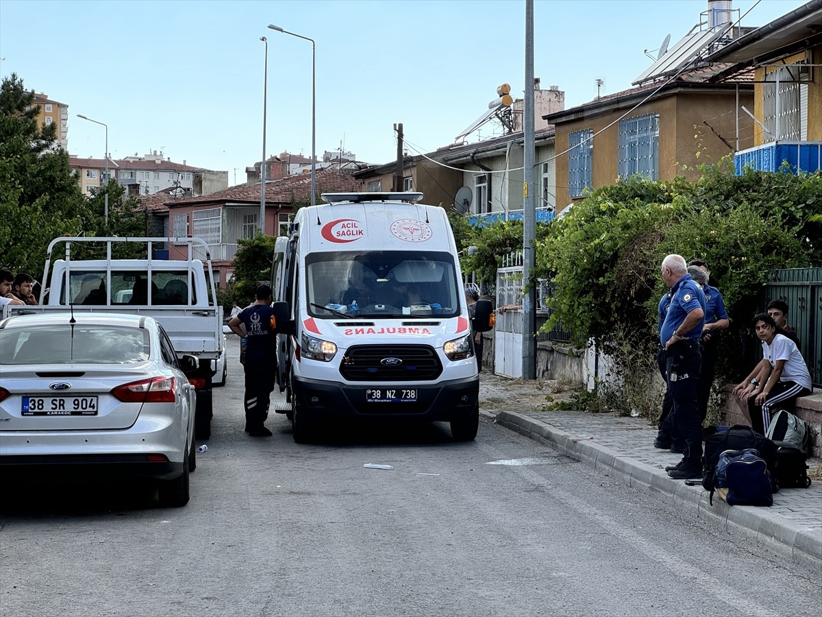 Kayseri\'de kocası tarafından bıçaklanan kadın hastanede tedavi altına alındı