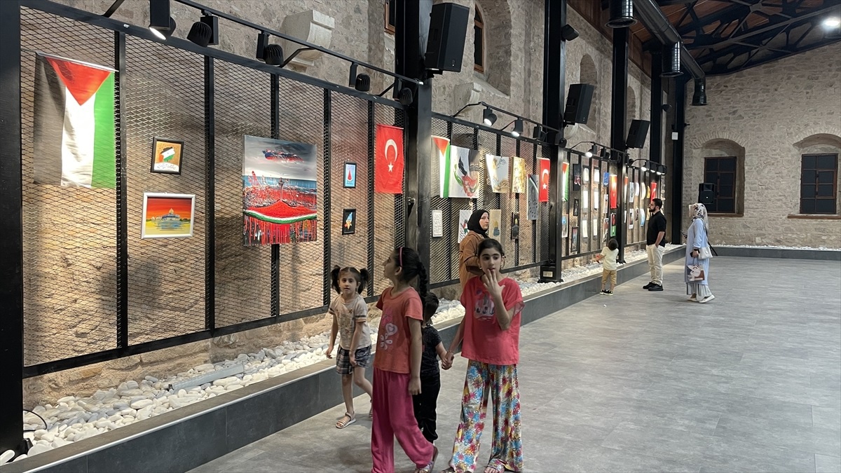Konya\'da Filistin İçin Çiziyoruz Resim Sergisi Düzenlendi
