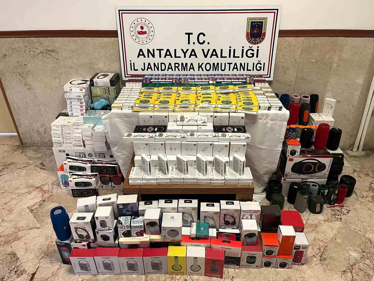 Antalya\'da Kaçakçılık Operasyonu: 2 Kişi Hakkında Adli İşlem Başlatıldı