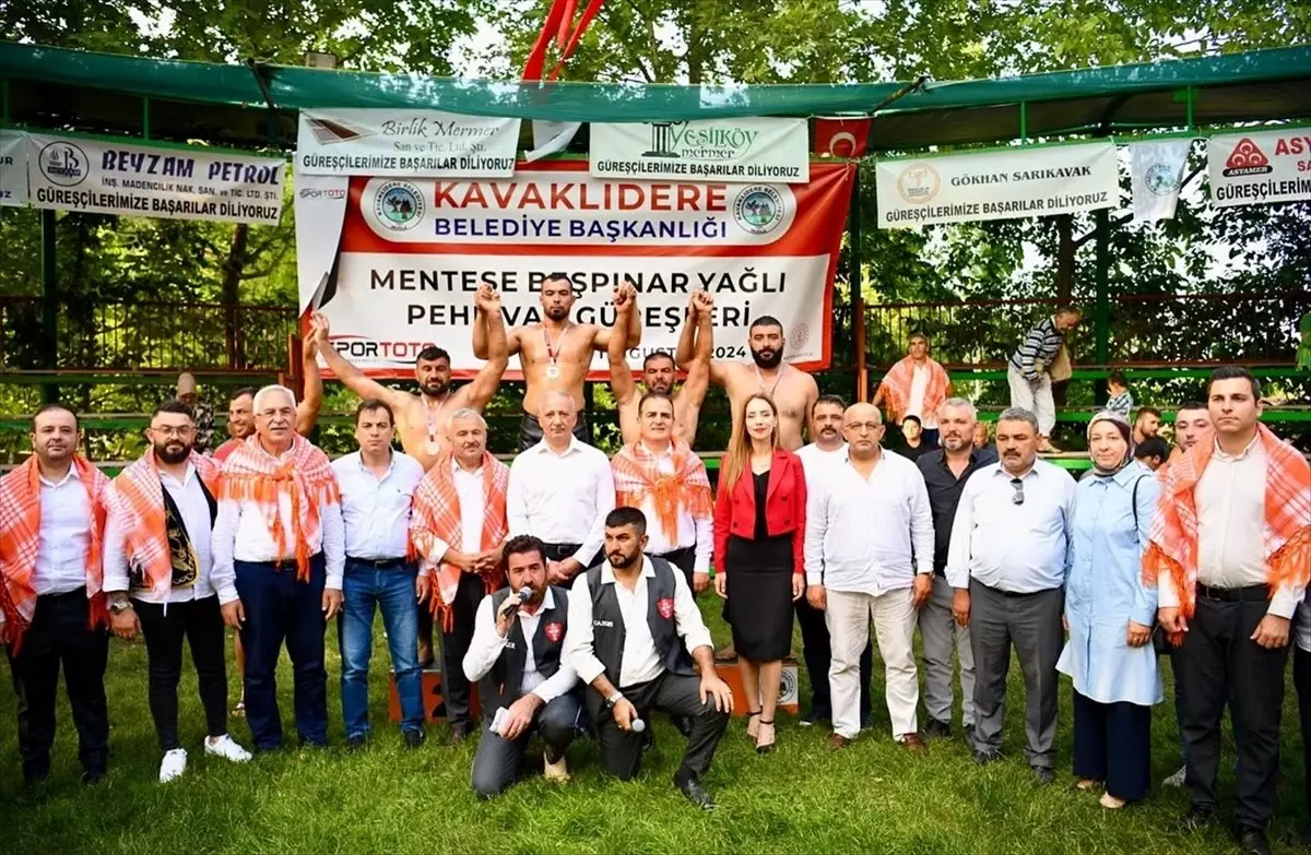 Muğla\'da düzenlenen Menteşe Beşpınar Yağlı Güreşleri\'nde Yusuf Can Zeybek başpehlivan oldu