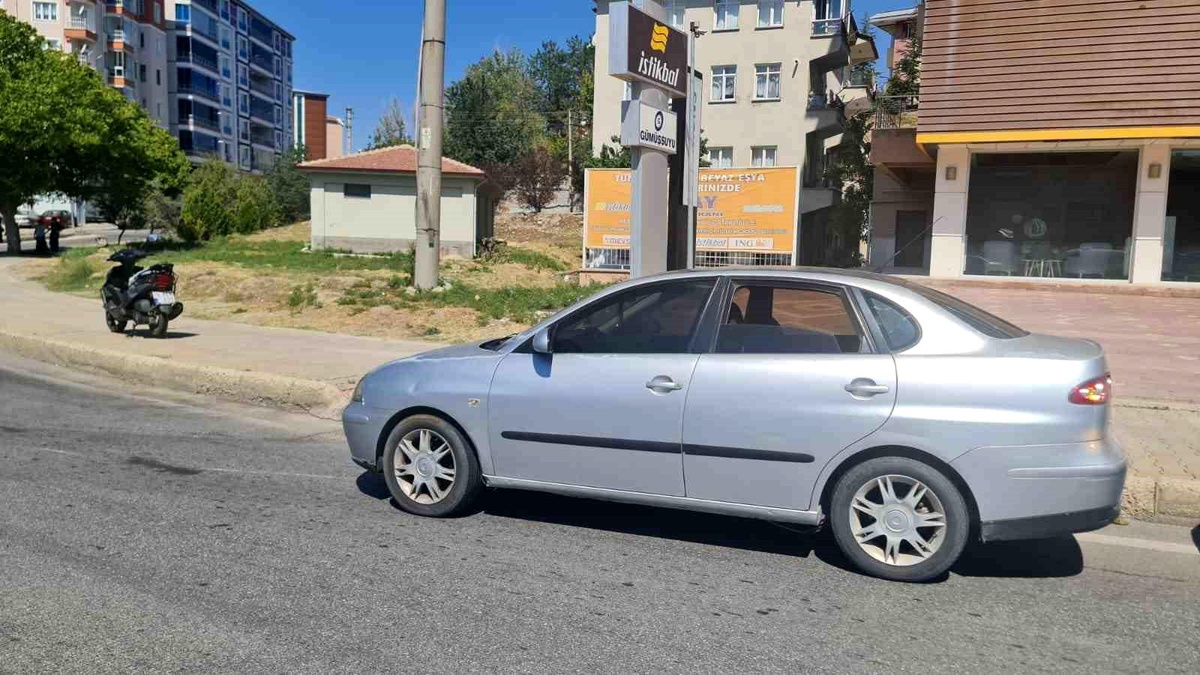 Çorum\'un Sungurlu ilçesinde motosikletin otomobile çarpması sonucu 1 kişi yaralandı
