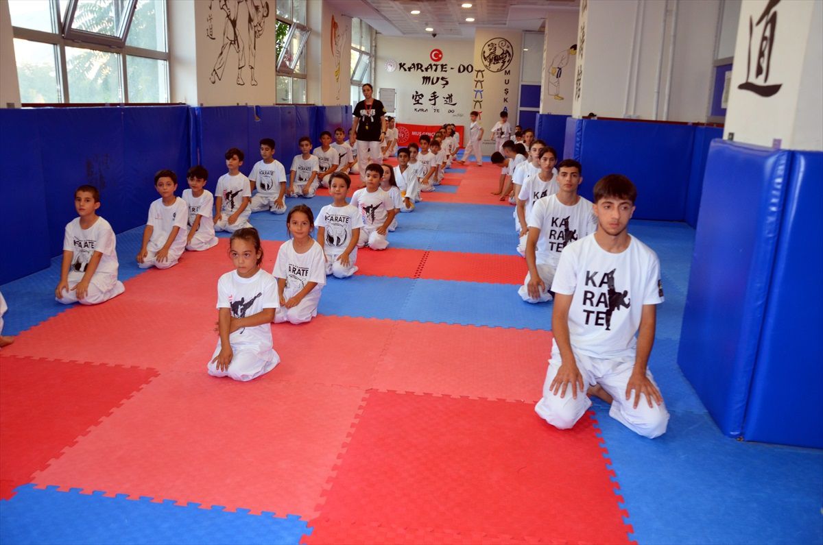Muş\'ta 350 Çocuğa Karate Öğretiyorlar