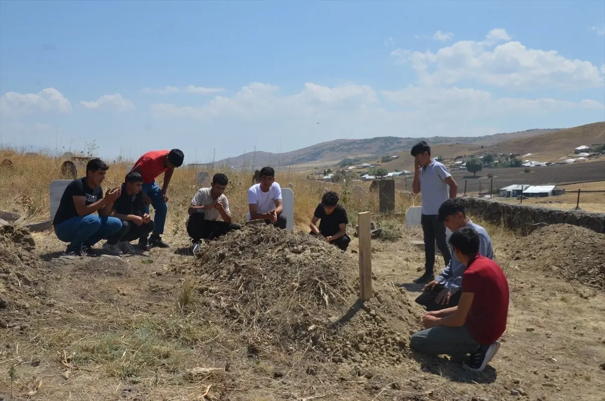 Muş\'ta Alparslan 1 Baraj Gölü\'nde boğulan 2\'si çocuk 5 kişi toprağa verildi