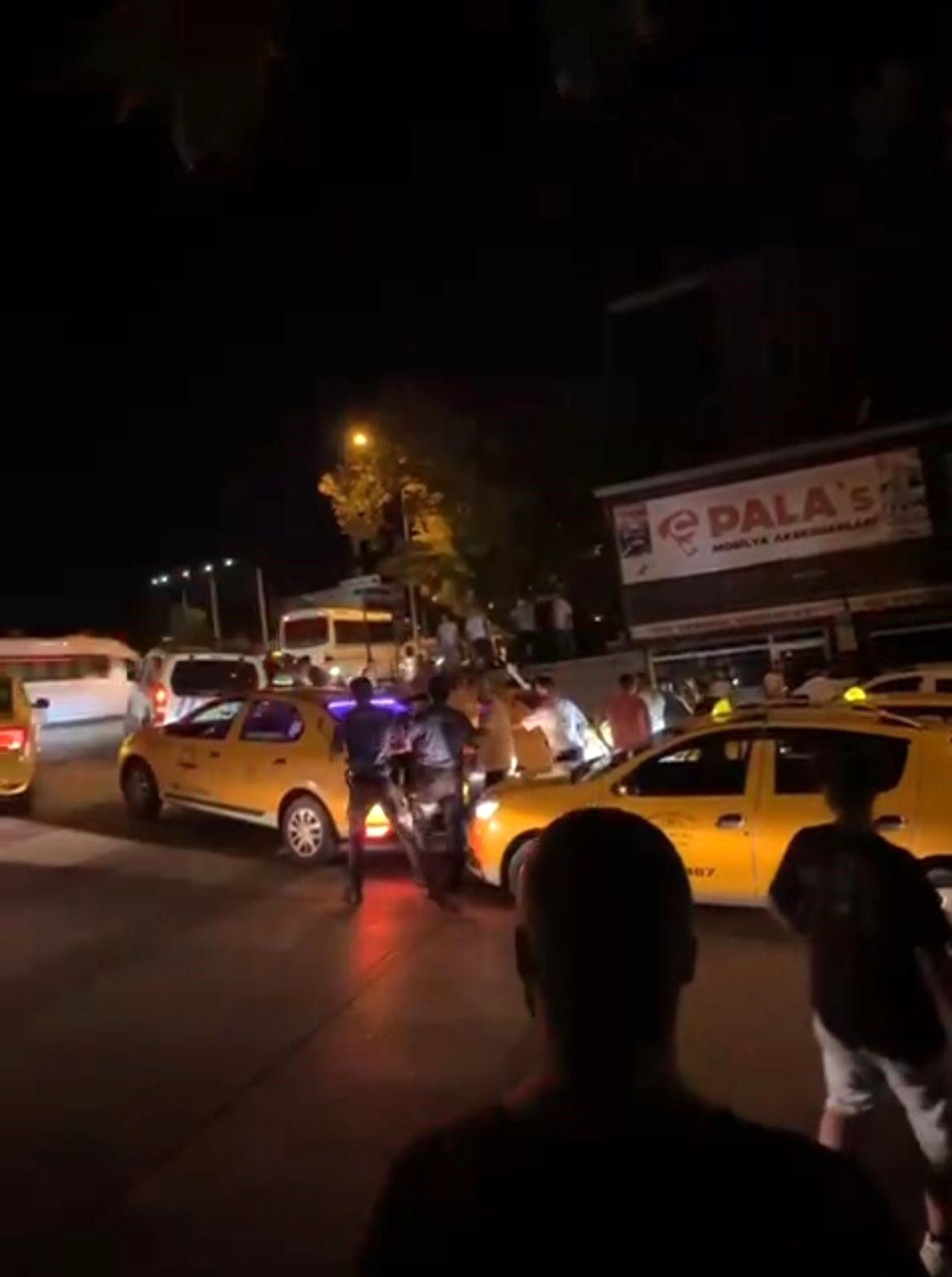 Bursa\'da Taksi Tartışması Kavgaya Dönüştü