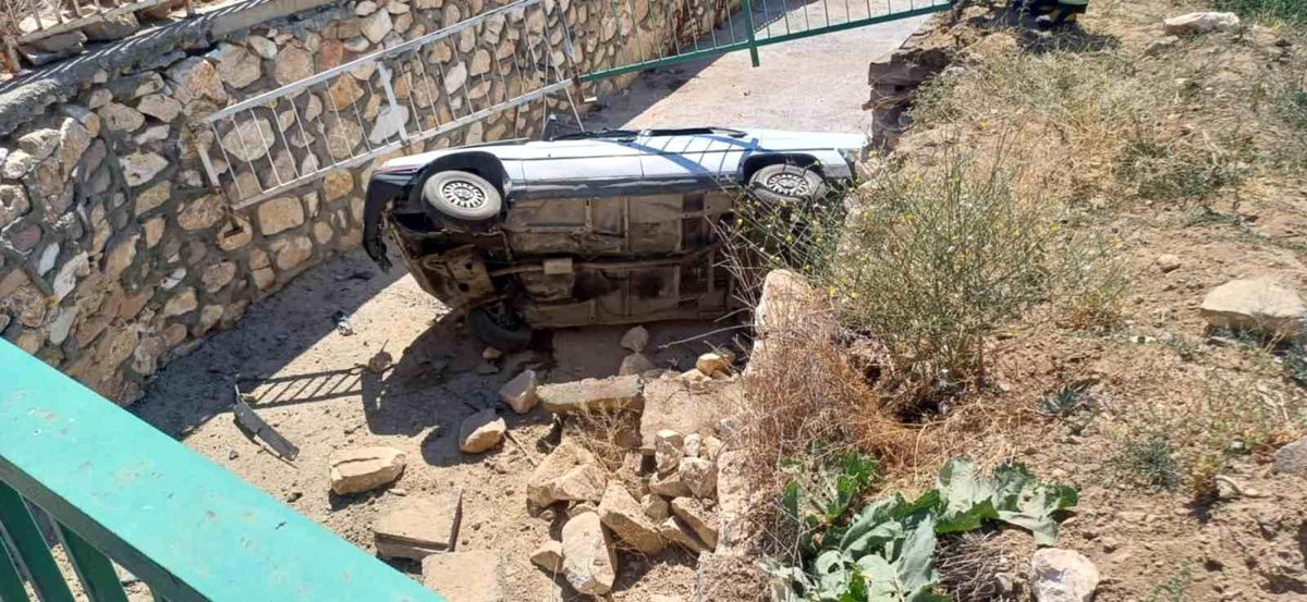 Niğde\'de otomobil su kanalına düştü: 6 yaralı