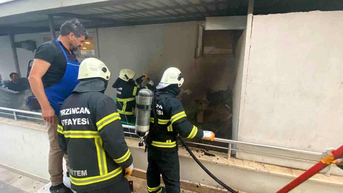 Erzincan\'da lokantanın odunluk bölümünde çıkan yangın kısa sürede söndürüldü