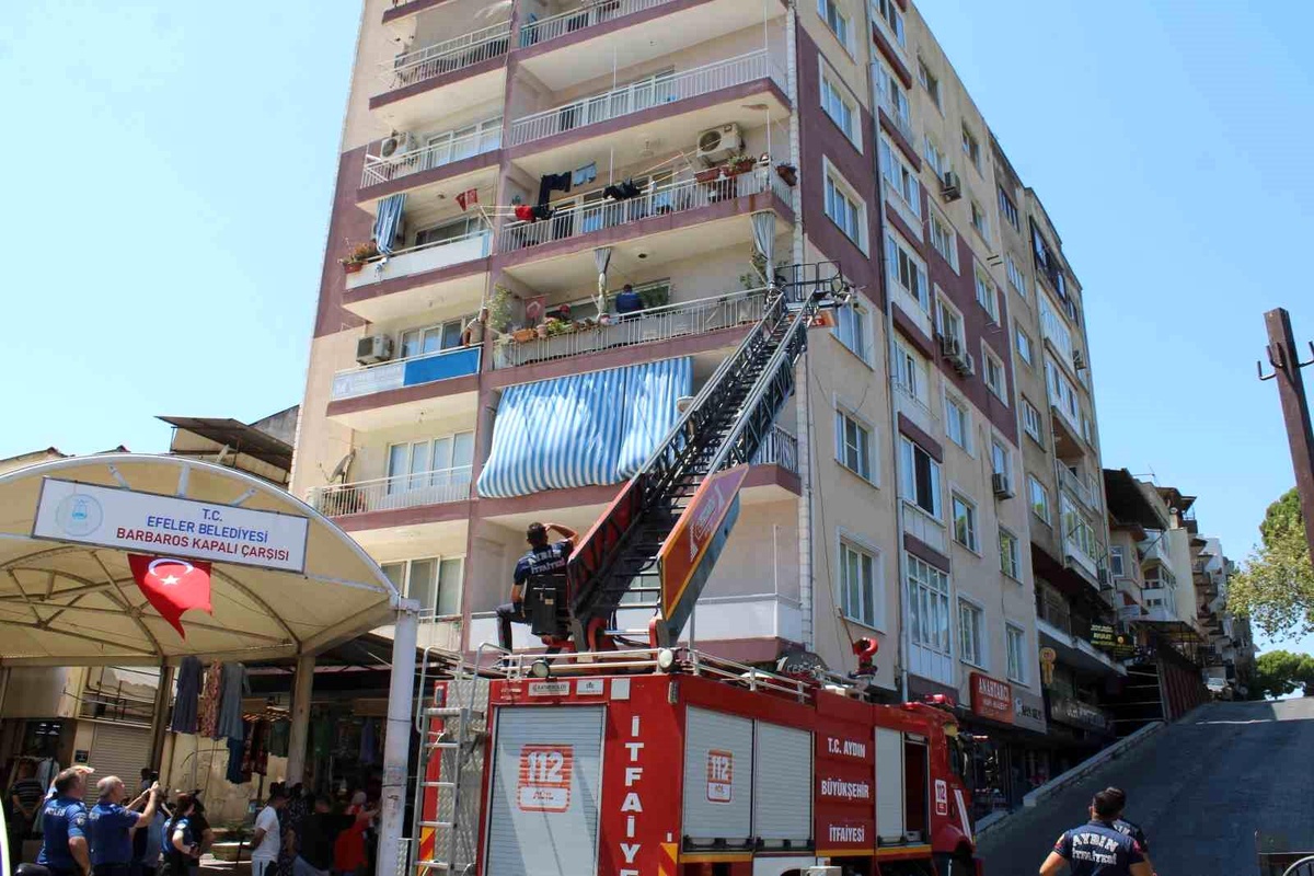 Otizmli Genç Kendini Odaya Kilitledi, İtfaiye Ekipleri Devreye Girdi
