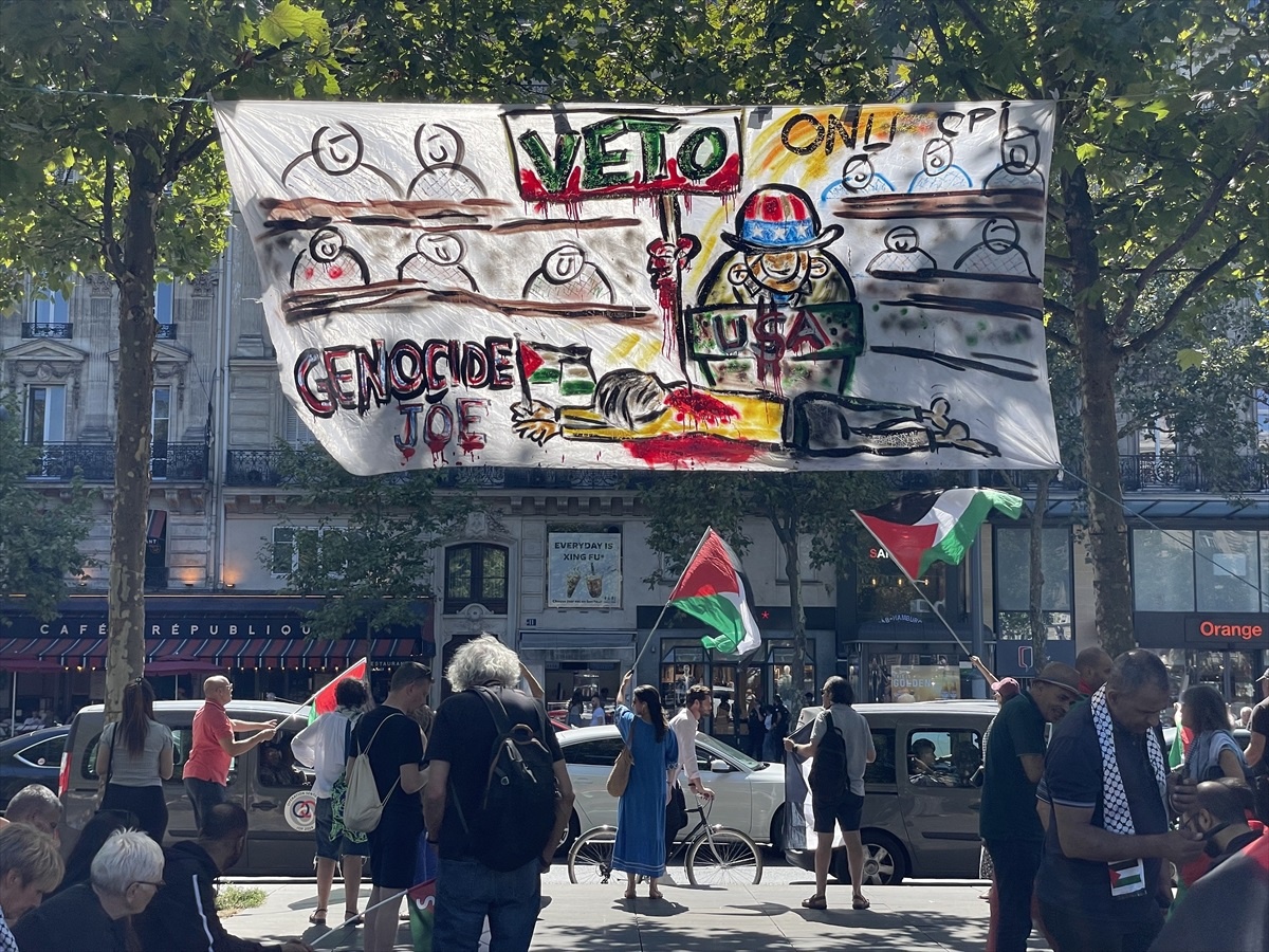 Paris\'te Filistin\'e Destek Gösterisi Yapıldı