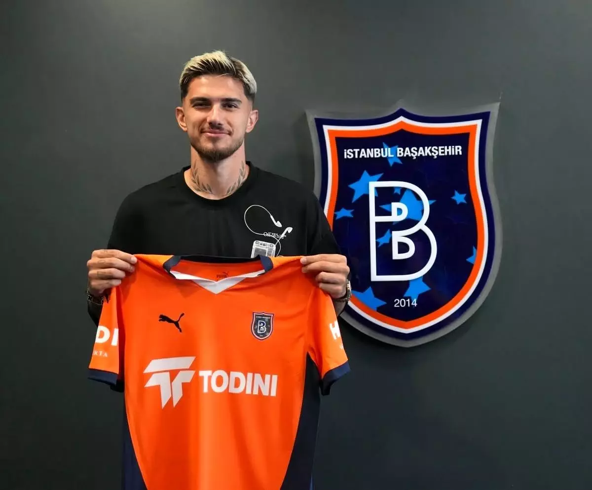 RAMS Başakşehir, Berat Özdemir\'i transfer etti