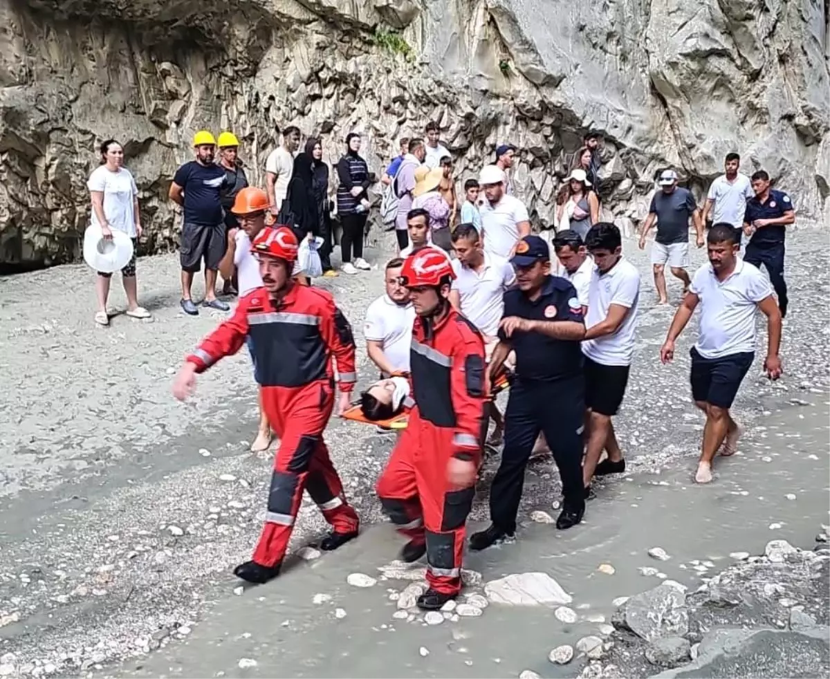 Saklıkent Kanyonu\'nda Kaya Parçası Düşmesi: İki Rus Turist Yaralandı