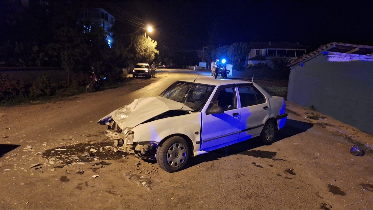 Samsun\'da traktöre çarpan otomobilde 4 kişi yaralandı