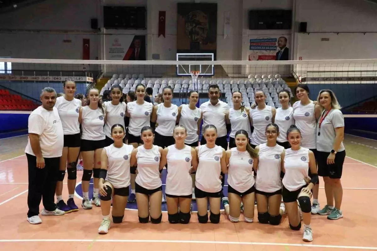 Şehzadeler Belediyesi Gençlik ve Spor Kulübü Kadın Voleybol Takımı Faaliyete Başladı