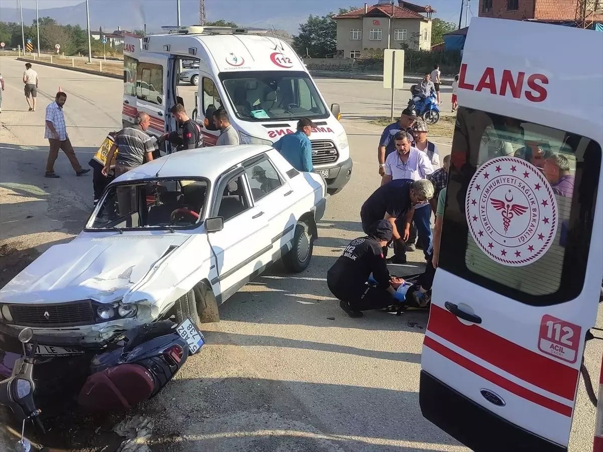 Sinop\'ta otomobil ile motosiklet çarpıştı: 2 yaralı