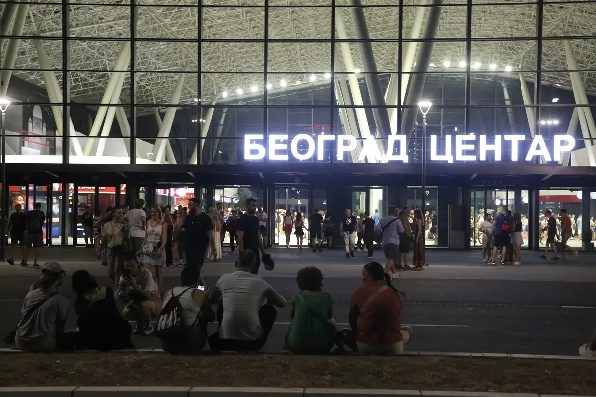 Belgrad\'da binlerce gösterici lityum madeni çıkarma projesini protesto etti