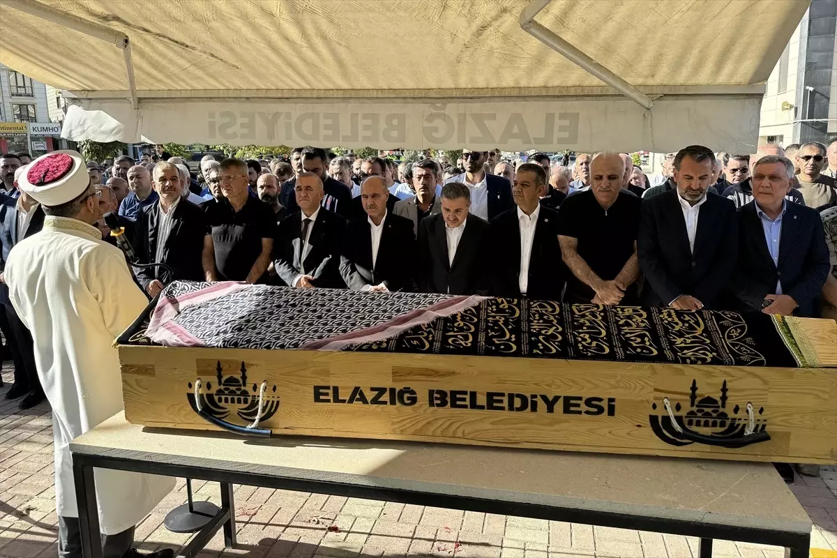 Şırnak Valisi Cevdet Atay\'ın annesi Fatma Atay toprağa verildi