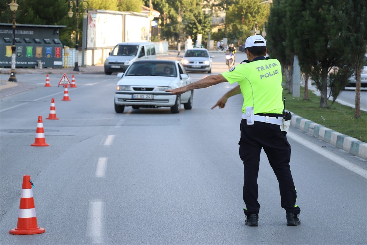 Kütahya\'da Uyuşturucu Kullanan Sürücülerin Ehliyetlerine El Konuluyor