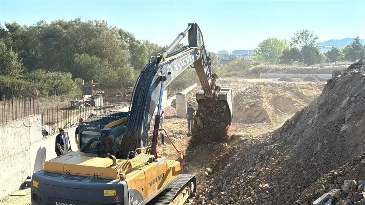 Tuzla\'da şantiye alanında göçük: 2 işçi mahsur kaldı