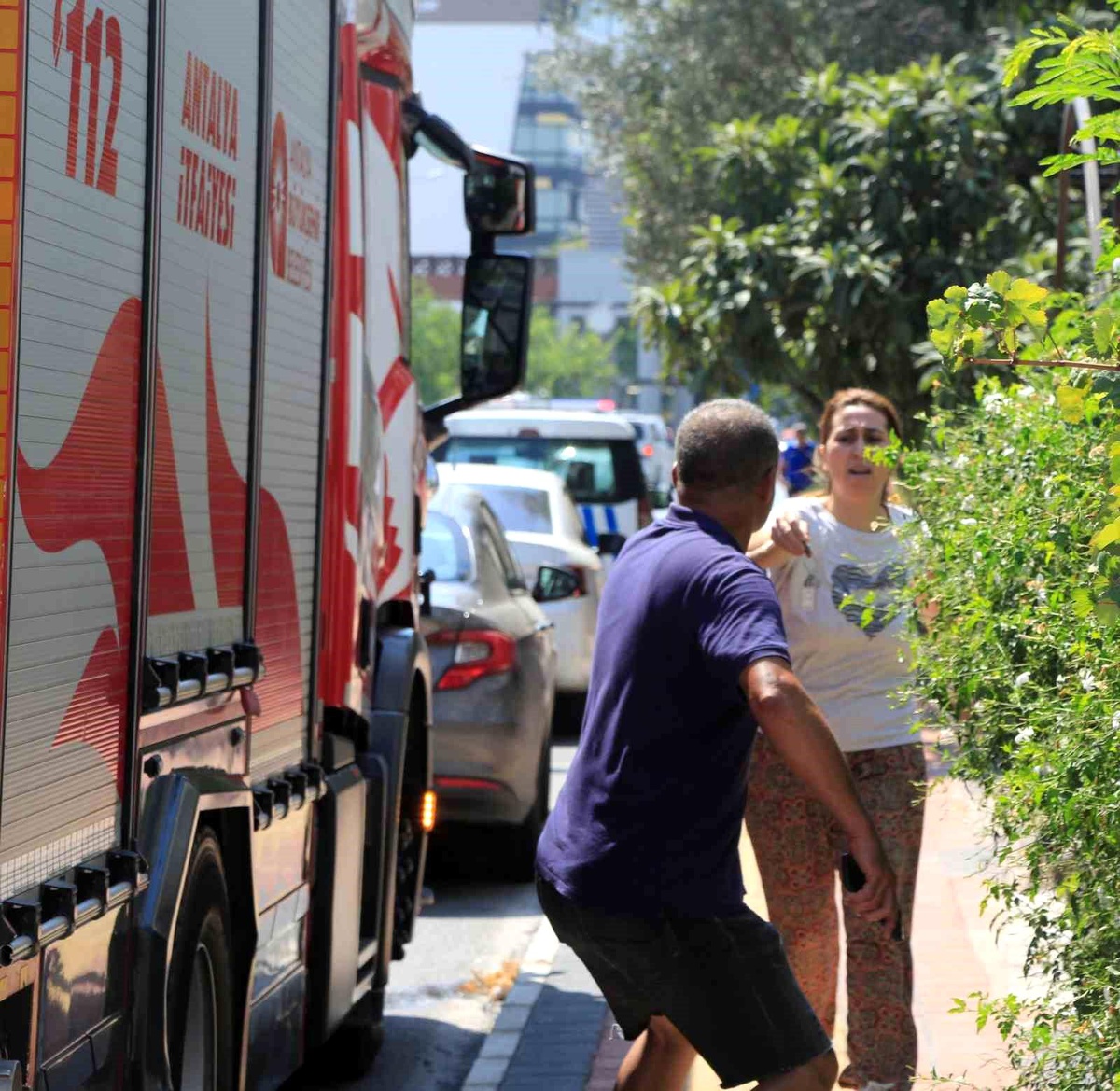 Antalya\'da bir ikamette çıkan yangın itfaiye ekipleri tarafından söndürüldü