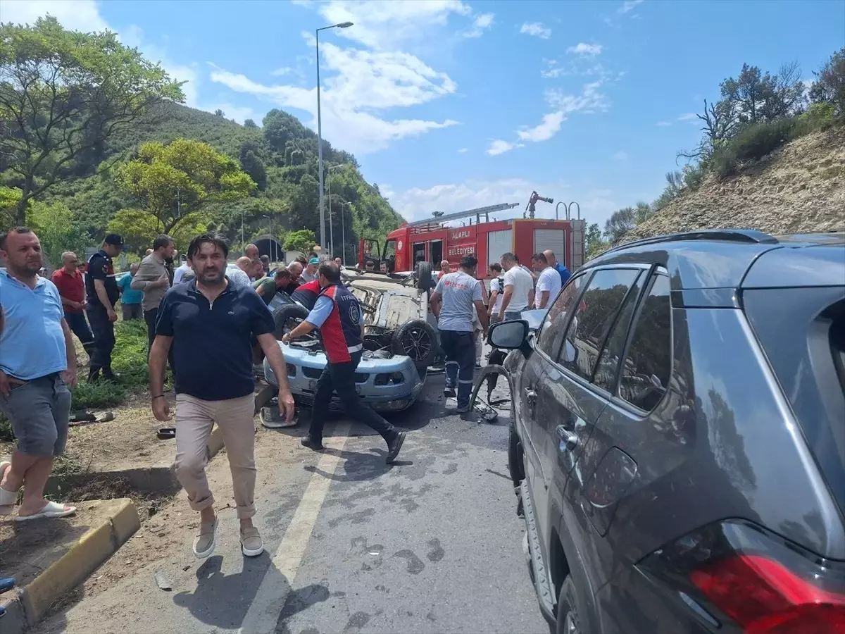 Zonguldak\'ın Alaplı ilçesinde cip ile otomobilin çarpıştığı kazada 1 kişi öldü, 5 kişi yaralandı