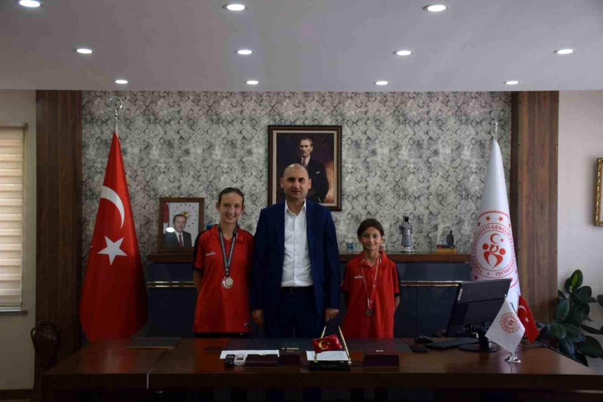 Bilecikli Sporcular Madalyalarıyla İl Müdürünü Ziyaret Etti