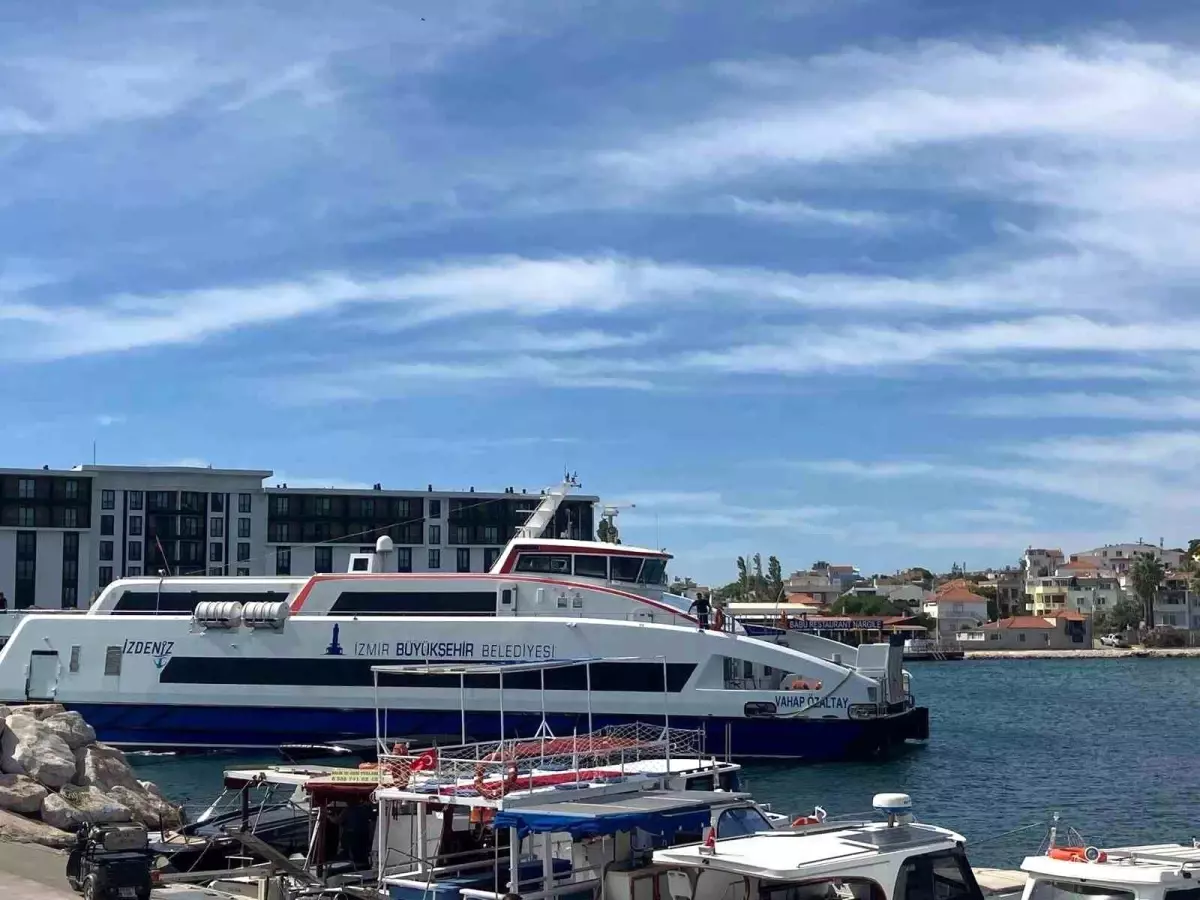 İzmir\'de yarın beklenen fırtına nedeniyle seferler iptal edildi