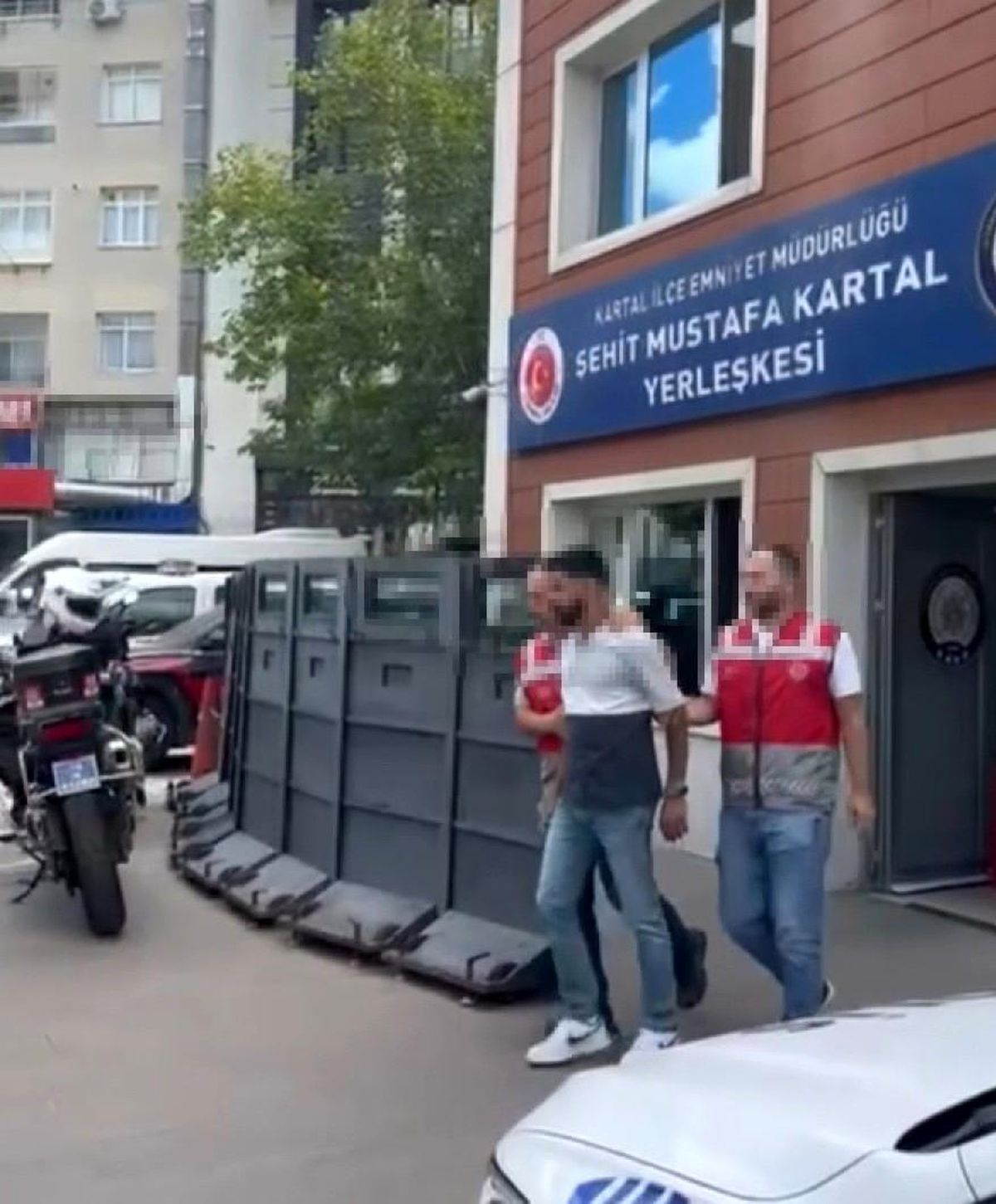 Kartal\'da Sokakta Darp Edilen Kişiyi Zorla Arabaya Bindirip Kaçırdıkları İddia Edilen 2 Şüpheli Yakalandı