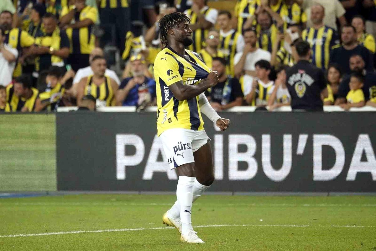 Fenerbahçe\'nin yeni transferi Allan Saint-Maximin ilk maçında asist yaptı