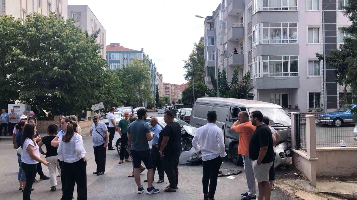 Çorlu\'da kaza sonrası mahalle sakinleri çözüm istedi