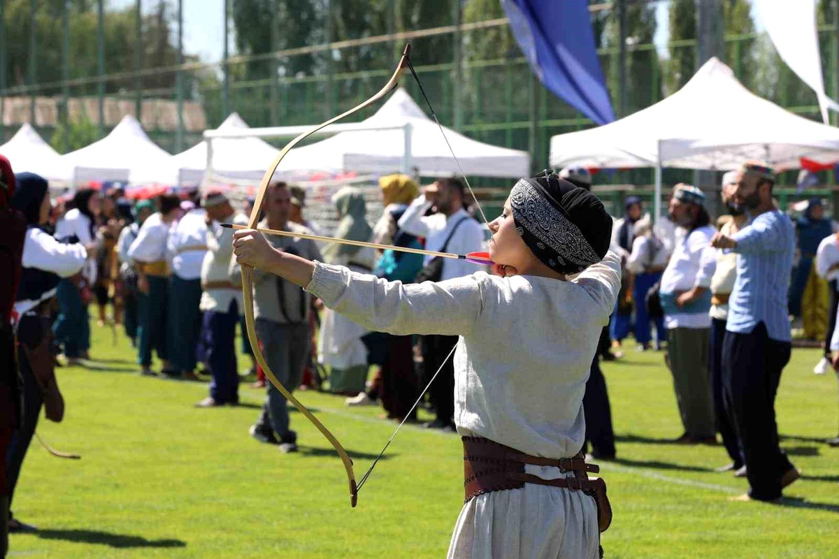 Sivas\'ta Geleneksel Türk Okçuluğu Şampiyonası Başladı