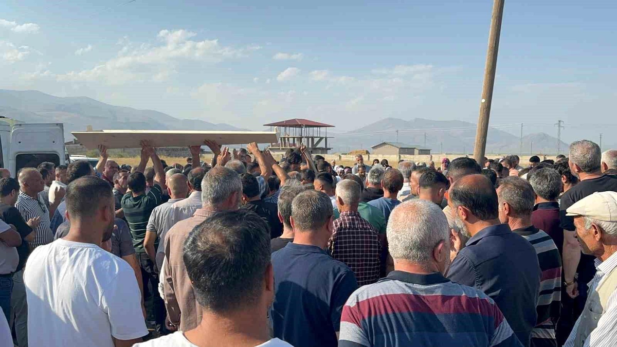 Polatlı\'da trafik kazasında hayatını kaybedenler son yolculuğuna uğurlandı