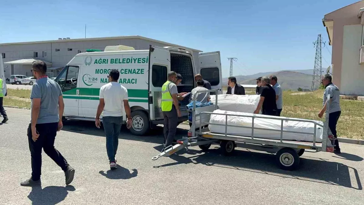 Polatlı\'da meydana gelen trafik kazasında hayatını kaybedenler Ağrı\'ya getirildi