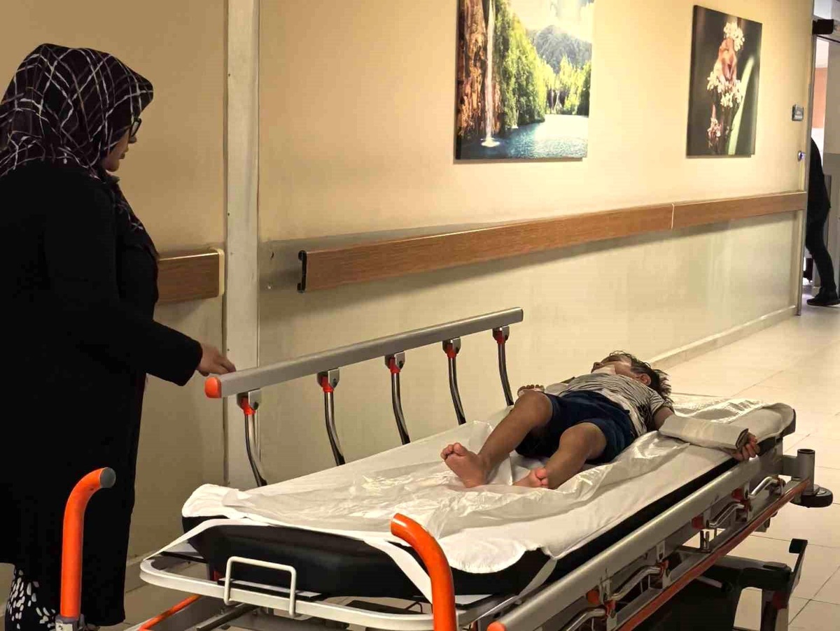 Bursa\'da 5 yaşındaki çocuk pencereden düşerek ağır yaralandı