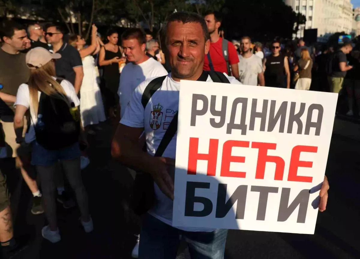 Belgrad\'ta Göstericiler Lityum Madeni Projesini Protesto Etti