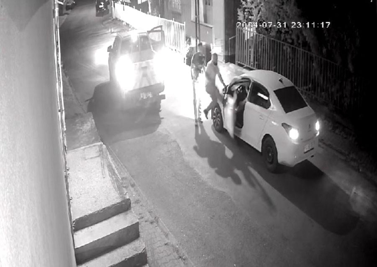 İBB Çalışanları Trafikte Araç Sürücüsünü Darp Etti